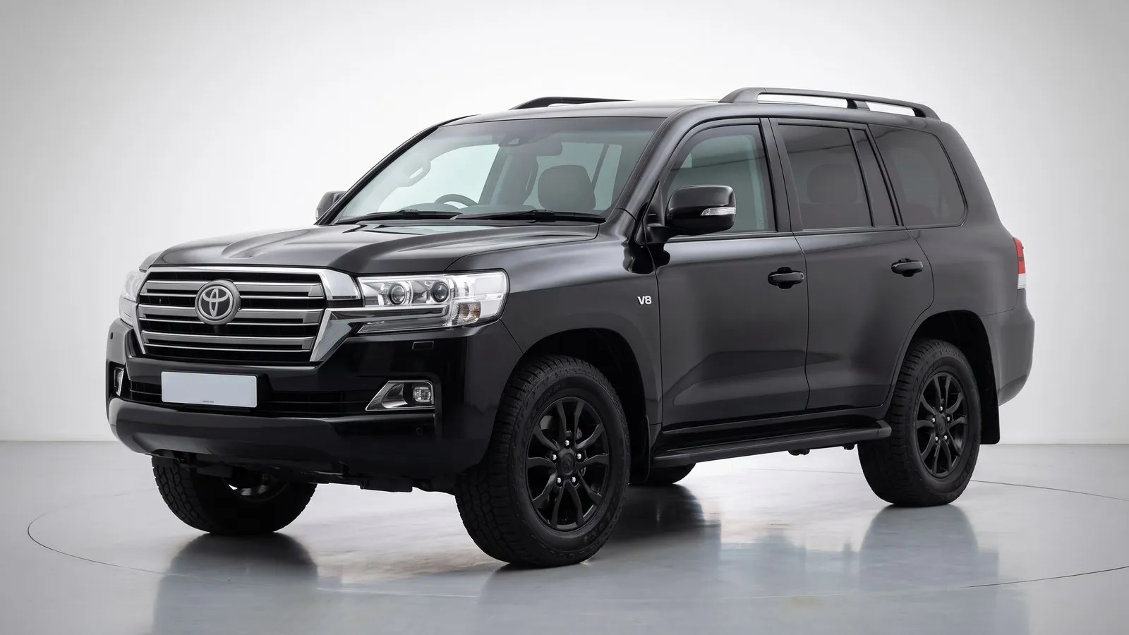 B7 armored Toyota Land Cruiser V8, VIP protected transport in Karachi