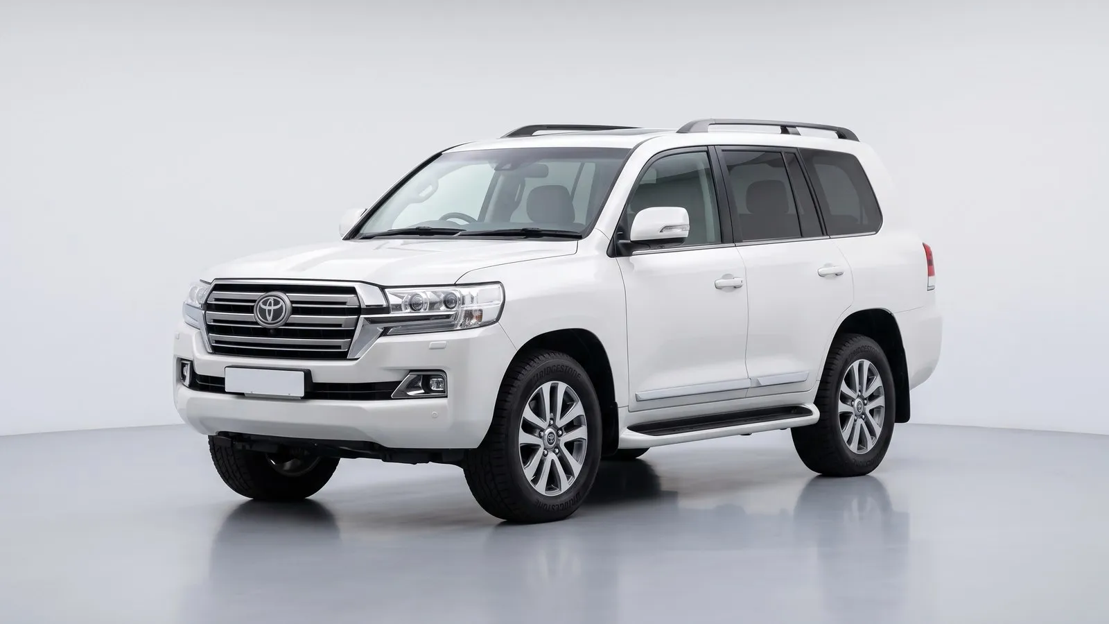 Toyota Land Cruiser V8 seven seat luxury SUV, VIP hire with driver in Karachi